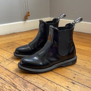 Like new Dr Martens Chelsea boots